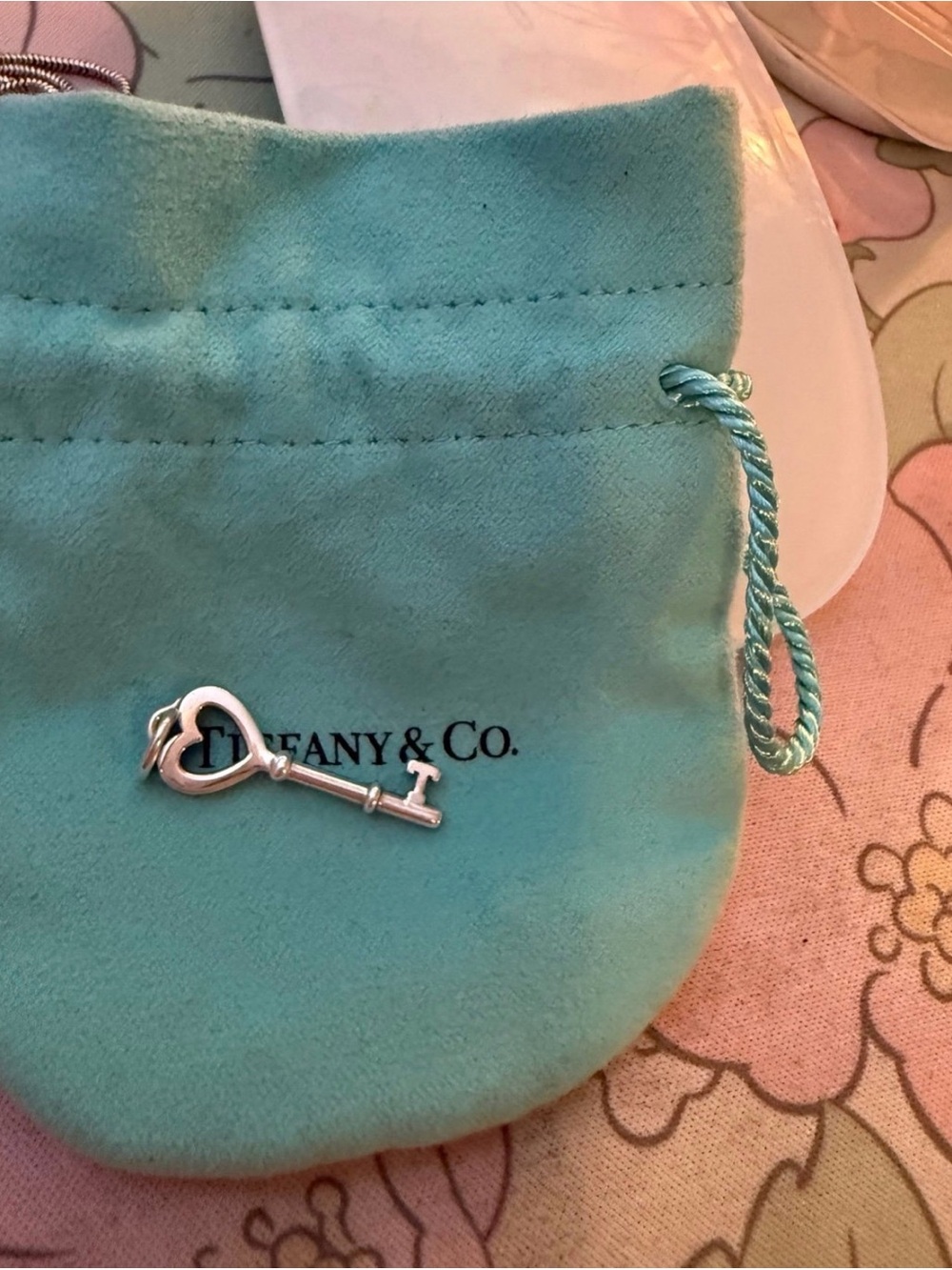 Tiffany & Co. Heart Key Pendant in Sterling Silver - Picture 3 of 4